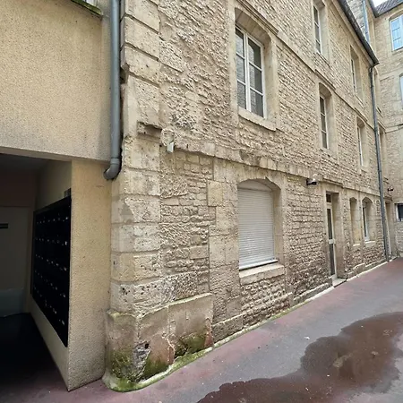 Apartament Charming Studio In The Heart Of